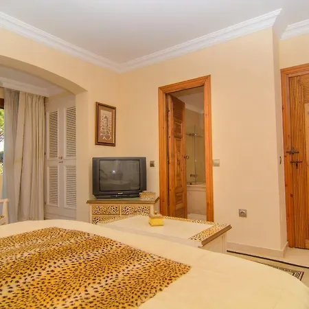 New Golden Mile Villa